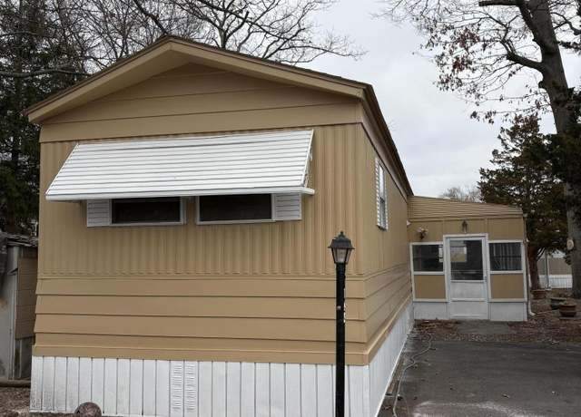 Property at 634 Aviary Way, Toms River, NJ 08755, 2 beds, 1.5 baths