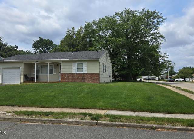 Property at 80 Brakenbury Dr, Toms River, NJ 08757, 2 beds, 1 bath