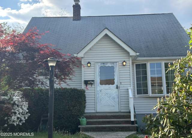 Property at 310 Edgeview Rd, Keyport, NJ 07735, 4 beds, 1 bath