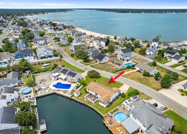 Property at 12 E Longport Ave, Bayville, NJ 08721, 3 beds, 2 baths