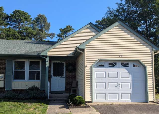 Property at 14 B Birchwood Dr, Whiting, NJ 08759, 2 beds, 1.5 baths