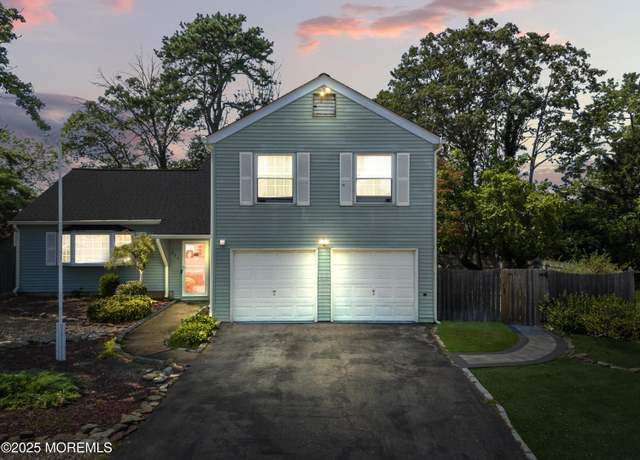 Property at 904 Nantucket Ct, Toms River, NJ 08753, 4 beds, 2.5 baths