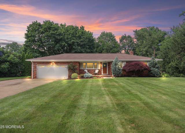 Property at 3 Mcelwaine Dr, Freehold, NJ 07728, 4 beds, 3 baths
