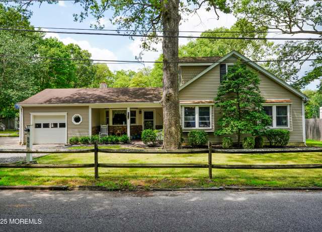 Property at 590 Challenger Way, Jackson, NJ 08527, 3 beds, 1.5 baths