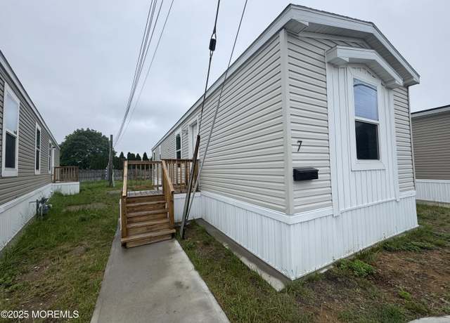 Property at 7 Mary Ann Ct, Hazlet, NJ 07734, 2 beds, 1 bath