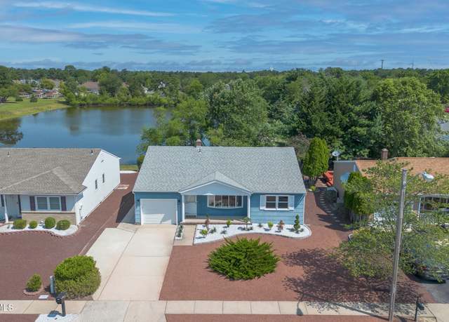 Property at 5 Duxbury Rd, Toms River, NJ 08757, 2 beds, 2 baths