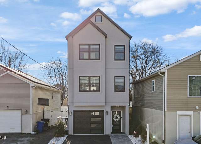 Property at 40 Oak St, Keansburg, NJ 07734, 3 beds, 2.5 baths
