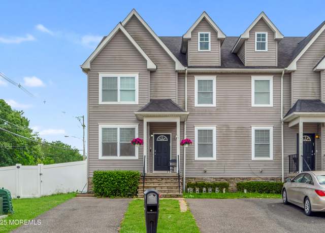 Property at 2 Kielt Way, Lakewood, NJ 08701, 5 beds, 3.5 baths