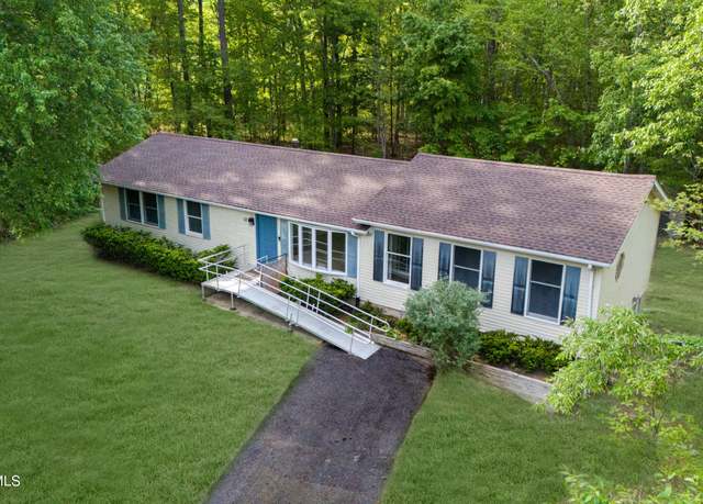 Property at 10 Corinne Ct, Jackson, NJ 08527, 4 beds, 2 baths