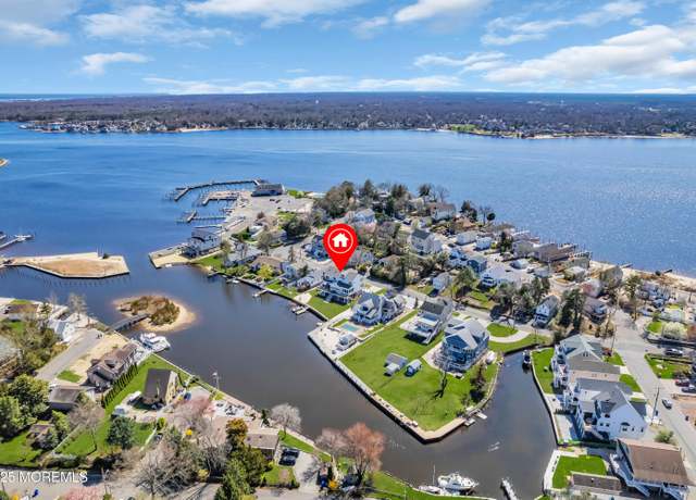 Property at 1417 Holmes Ave, Toms River, NJ 08753, 4 beds, 2.5 baths