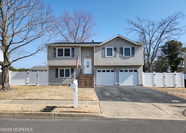 Property at 144 Marilyn Dr, Brick, NJ 08723, 4 beds, 1.5 baths