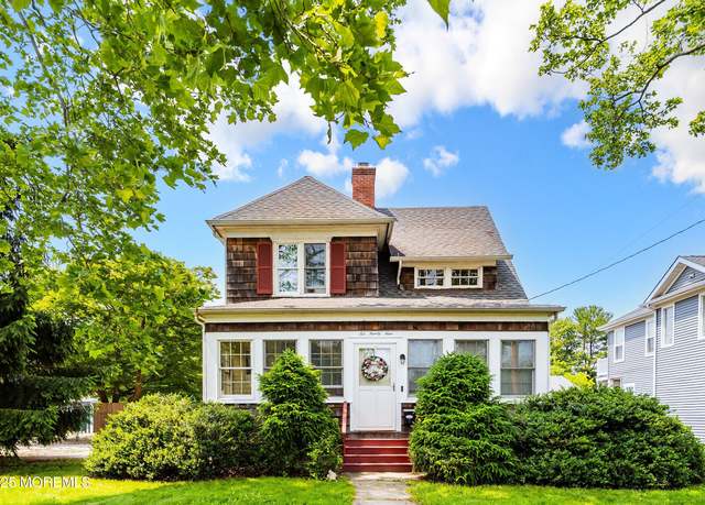 Property at 699 River Rd, Fair Haven, NJ 07704, 3 beds, 1.5 baths
