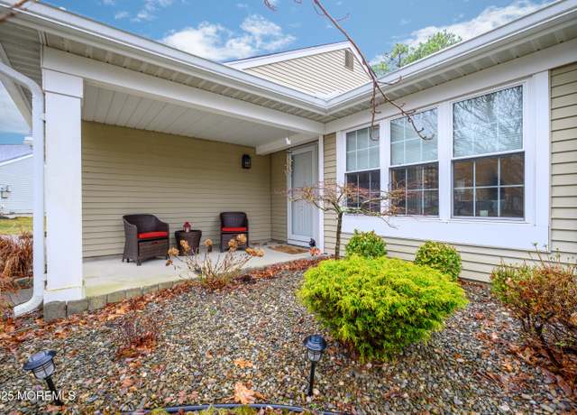 Property at 904B Stratford Ct, Manchester, NJ 08759, 2 beds, 2.5 baths