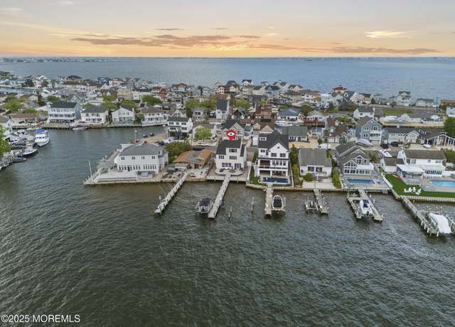 Property at 505 Bayview Dr, Toms River, NJ 08753, 4 beds, 3 baths