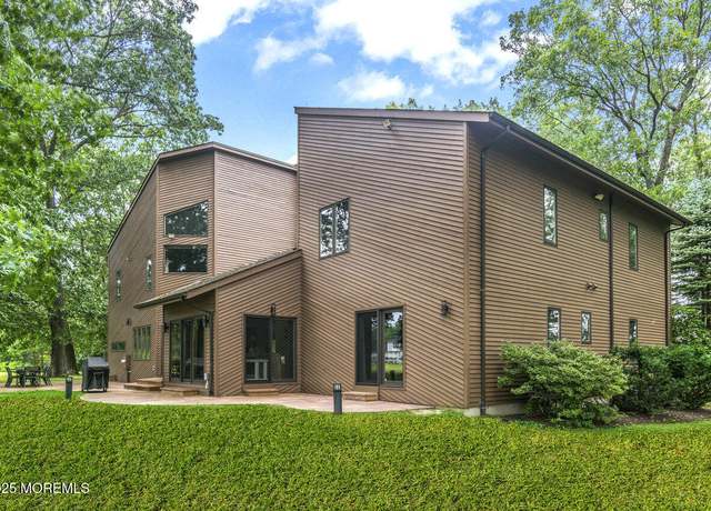 Property at 31 Thompson Grove Rd, Freehold, NJ 07728, 5 beds, 5.5 baths