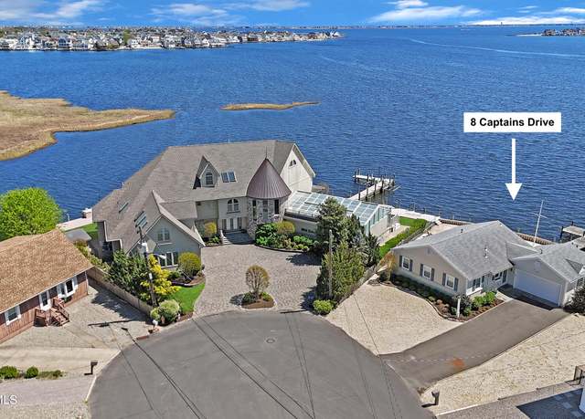 Property at 8 Captains Dr, Brick, NJ 08723, 3 beds, 1.5 baths
