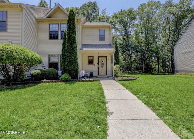 Property at 95 Azalea Cir, Jackson, NJ 08527, 3 beds, 1.5 baths