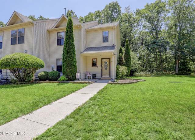 Property at 95 Azalea Cir, Jackson, NJ 08527, 3 beds, 1.5 baths