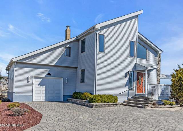 Property at 11 Bay Point Dr, Toms River, NJ 08753, 3 beds, 3 baths