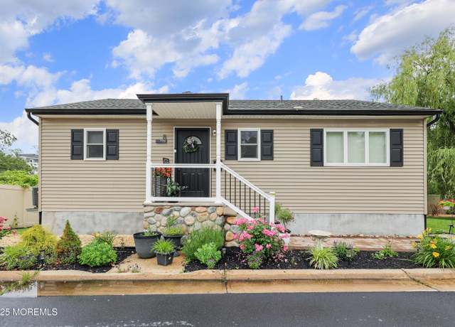 Property at 8 Clement Ln, Leonardo, NJ 07737, 3 beds, 1 bath
