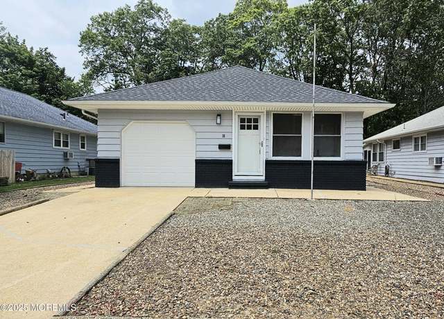 Property at 16 Mount Kisco Dr, Toms River, NJ 08753, 2 beds, 1 bath