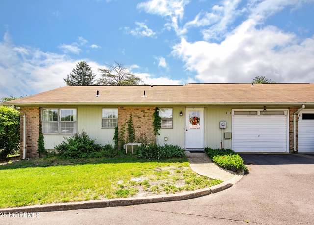 Property at 32B Buckingham Dr, Manchester, NJ 08759, 2 beds, 2 baths