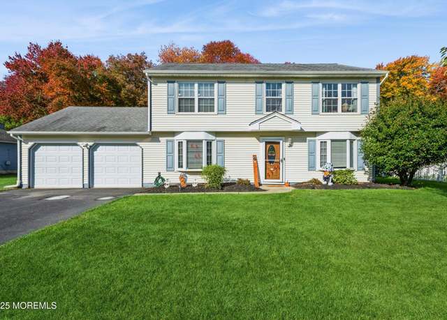 Property at 128 Oak Glen Rd, Toms River, NJ 08753, 4 beds, 2.5 baths