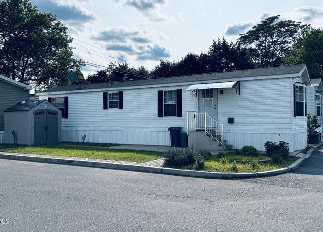 Property at 6 Monique Cir, Hazlet, NJ 07730, 2 beds, 1 bath