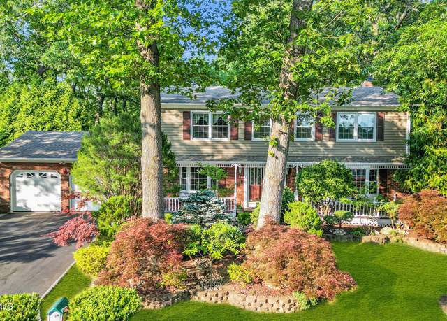 Property at 1 Algonquin Dr, Marlboro, NJ 07746, 4 beds, 3.5 baths