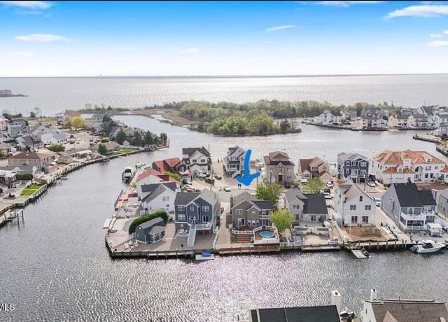 Property at 6 Travelers Way, Bayville, NJ 08721, 3 beds, 2.5 baths