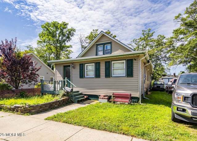 Property at 33 Oakwood Pl, Keansburg, NJ 07734, 3 beds, 1.5 baths