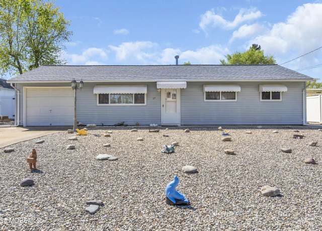 Property at 17 Easy St, Toms River, NJ 08757, 3 beds, 1 bath