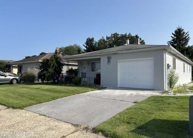Property at 200 Port Royal Dr, Toms River, NJ 08757, 2 beds, 2 baths