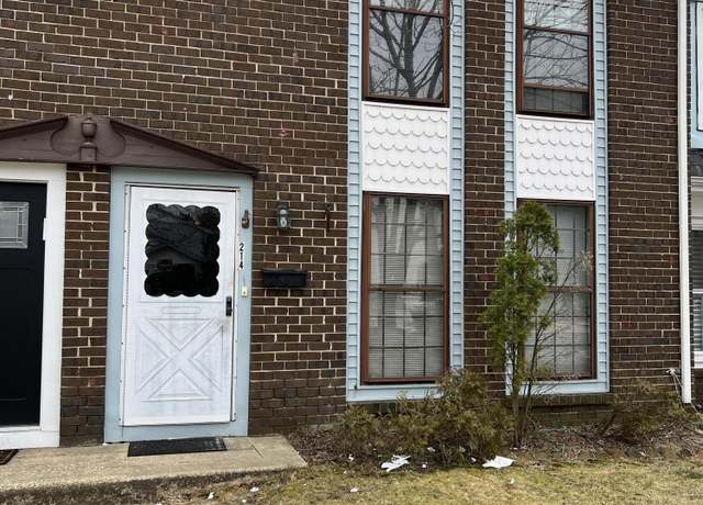 Property at 214 Williamsburg Ln, Lakewood, NJ 08701, 3 beds, 1.5 baths