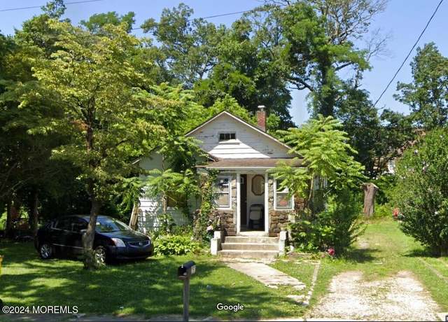 Property at 292 Sampson Ave, Lakewood, NJ 08701, 2 beds, 1 bath