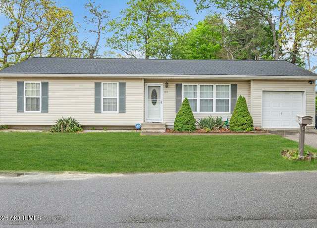 Property at 62 Walnut St, Beachwood, NJ 08722, 3 beds, 2 baths