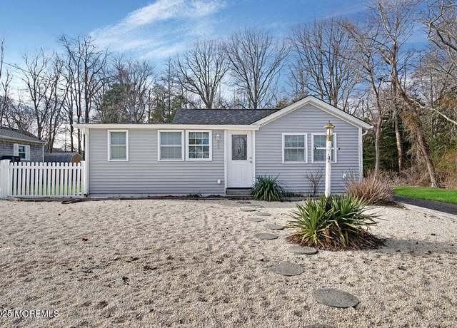 Property at 300 Hurley Ave, Bayville, NJ 08721, 2 beds, 1 bath
