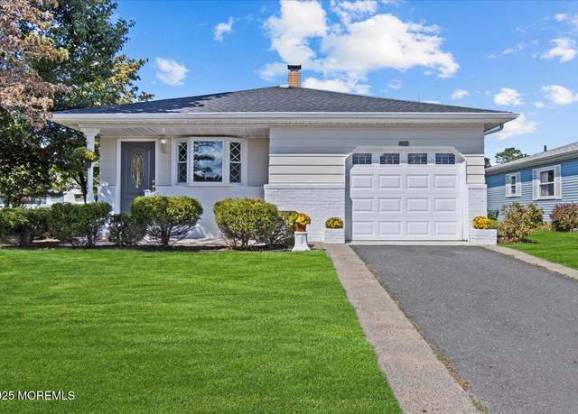 Property at 868 Jamaica Blvd, Toms River, NJ 08757, 2 beds, 2 baths