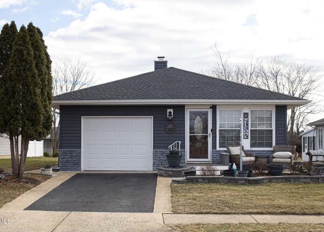 Property at 18 Roman St, Toms River, NJ 08757, 2 beds, 2 baths