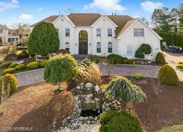Property at 130 Country View Dr, Freehold, NJ 07728, 6 beds, 5.5 baths