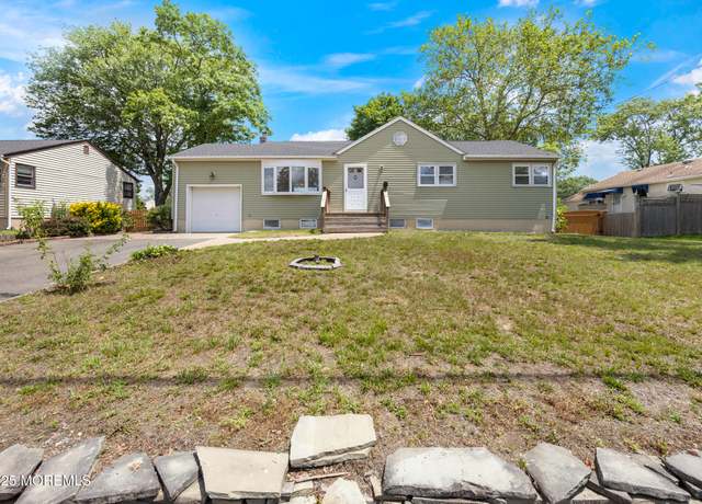 Property at 49 Stratford Dr, Brick, NJ 08724, 3 beds, 2 baths