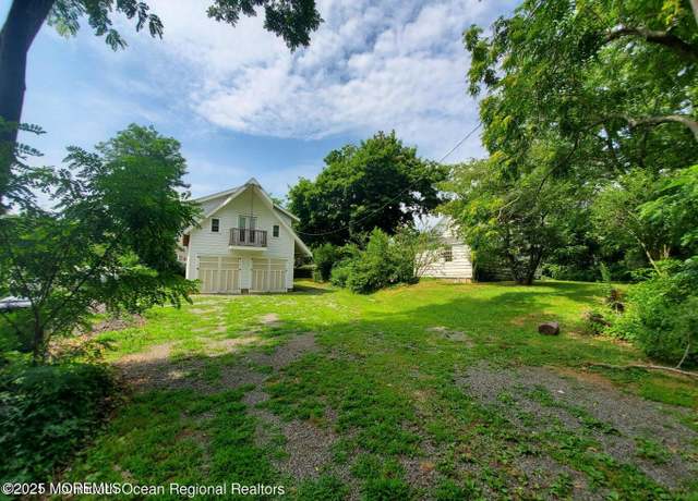 Property at 92 Compton St, Belford, NJ 07718, 1 bed, 1 bath