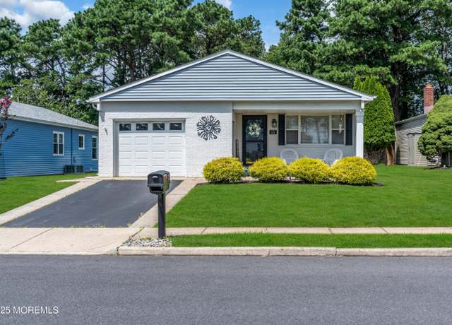 Property at 15 Encinitas Dr, Toms River, NJ 08757, 2 beds, 2 baths