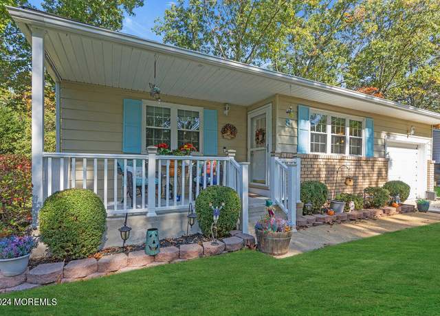 Property at 8 Wisconsin Ln, Whiting, NJ 08759, 2 beds, 1 bath