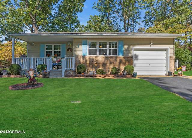 Property at 8 Wisconsin Ln, Whiting, NJ 08759, 2 beds, 1 bath
