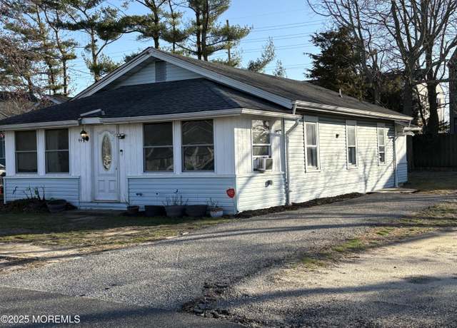 Property at 444 Capstan Ave, Beachwood, NJ 08722, 3 beds, 1 bath
