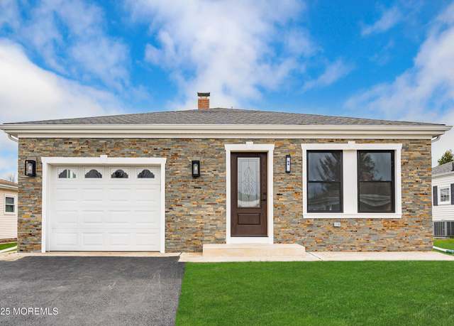 Property at 94 Hyannis St, Toms River, NJ 08757, 2 beds, 2 baths