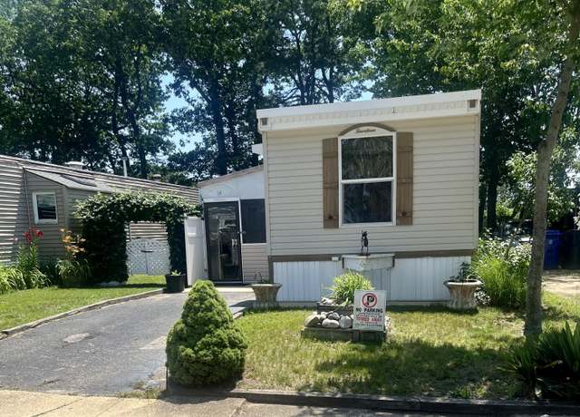 Property at 14 Tuyahov Blvd, Toms River, NJ 08755, 2 beds, 1 bath