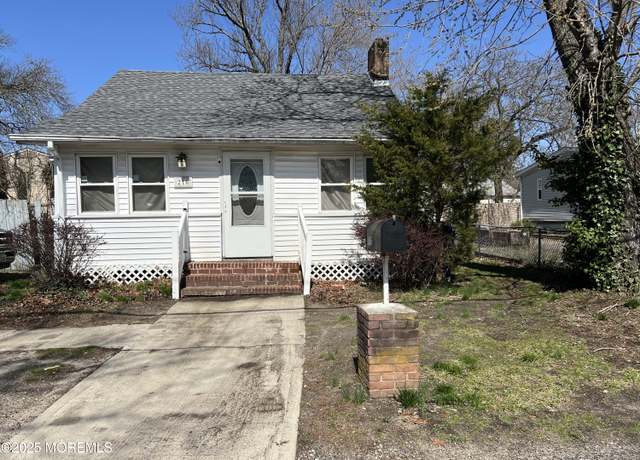 Property at 216 Longboat Ave, Beachwood, NJ 08722, 3 beds, 1 bath