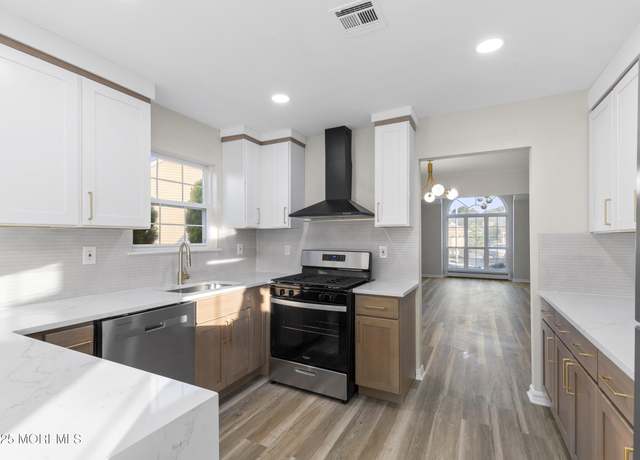 Property at 14 Gwyn Ct, Toms River, NJ 08757, 2 beds, 2 baths
